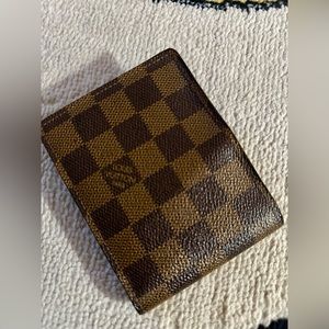 Luis Vuitton men’s wallet
